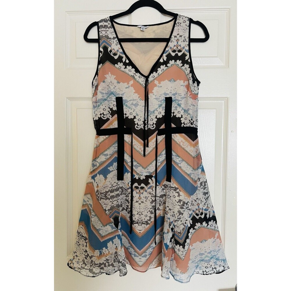 GUESS Womens Dress 2 Sleeveless Chevron Geometric Floral Lace Mini Chiffon EUC